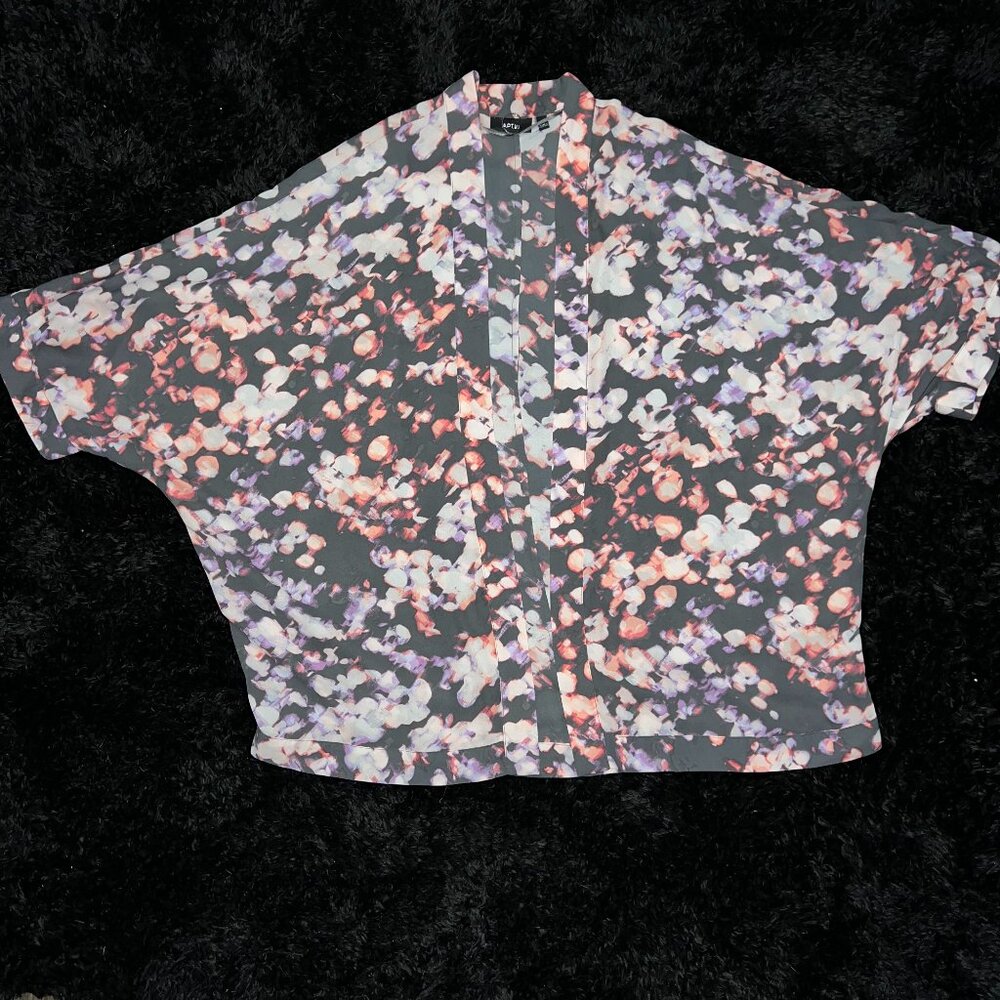 Apt. 9 Waist Length Short Sleeve Kimono in Gray with Multi-Colored-Coral Floral
